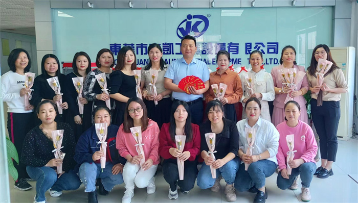 待到春來三月八，普天開滿美人花~